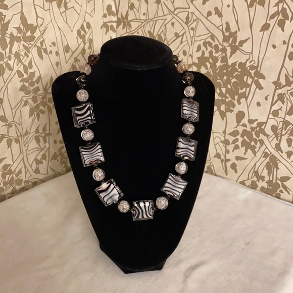 A WOW necklace In lucite in black & white Squares and beads with colored beads - Picture 2 of 9